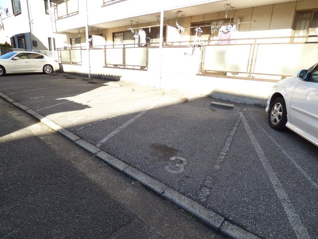 敷地内駐車場。空き要確認です。