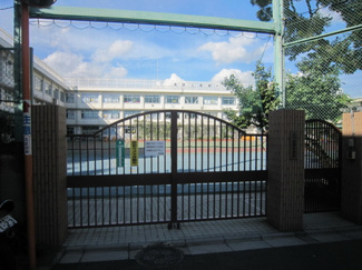 北区立岩淵小学校 徒歩9分。小学校 710m