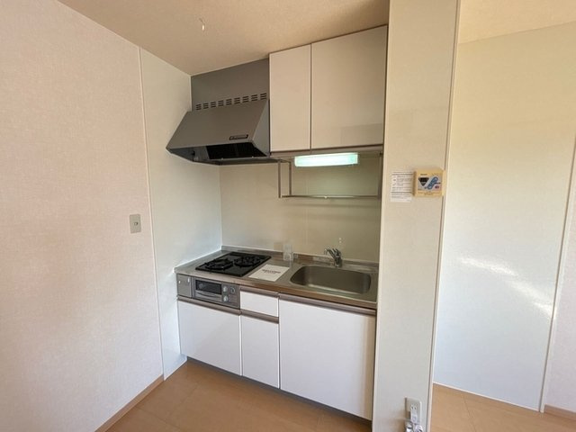 エスポワール　Ａ/Ｂのキッチン|２口コンロ付きシステムキッチンです。