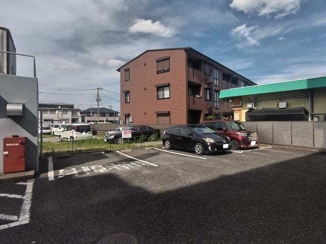 ★敷地内駐車場★（空き状況・使用料等詳細はご確認下さい）