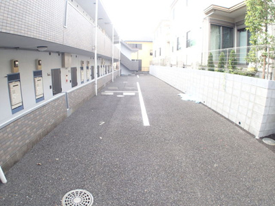 ★敷地内駐車場★（空き状況・使用料等詳細はご確認下さい）