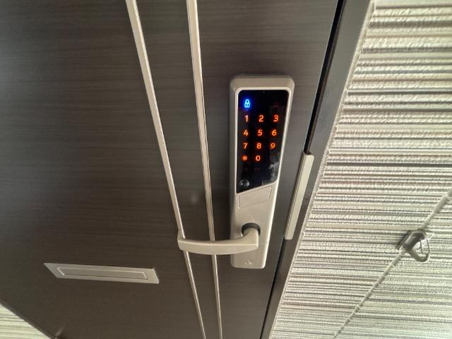 レヴメゾン神山六番館の玄関|電子錠（イメージ）