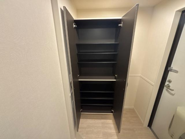 レヴメゾン神山六番館の収納|下駄箱（イメージ）