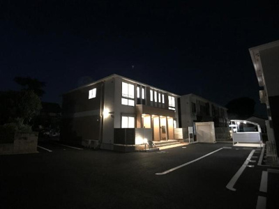 【外観】 | プチボワA | 外観写真（夜）