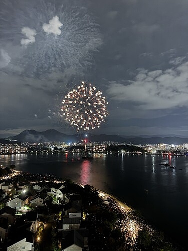 【その他】 | アーバンパレス香椎照葉　東棟 | 2026年4月東区花火大会、リビングバルコニーから撮影