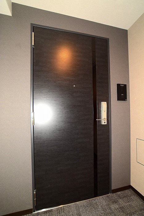 ステージグランデ新御徒町アジールコートの玄関