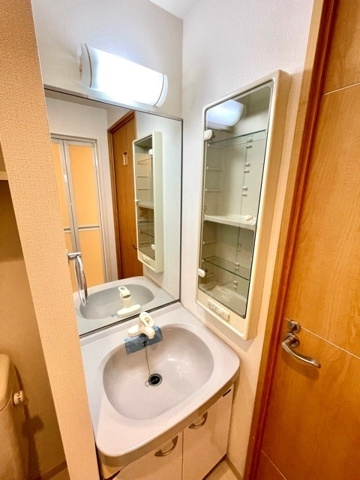 新品家具付きマンション蒲田5(KaGood東京)の独立洗面台