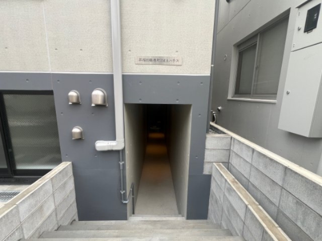 早稲田鶴巻町IMAハウスのエントランス