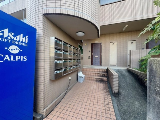 グロリアス本山のエントランス