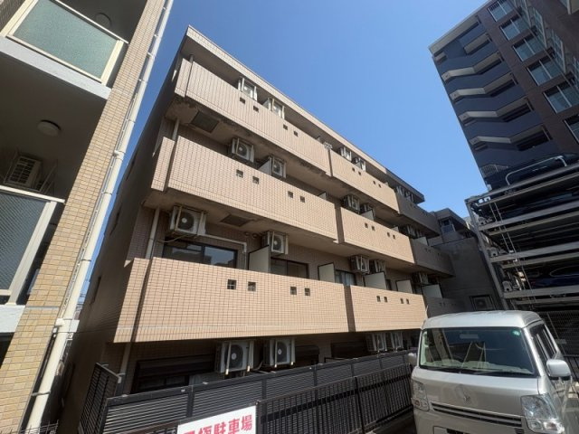 グロリアス本山の外観