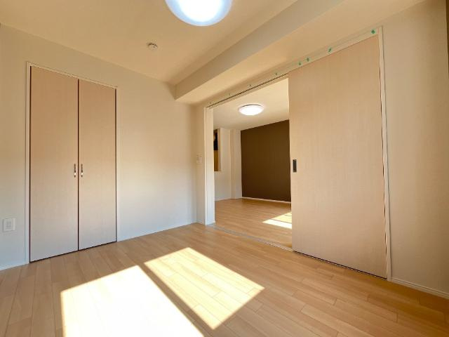 仮）八王子市大谷町アパート新築工事の居間・リビング|洋室1（イメージ）