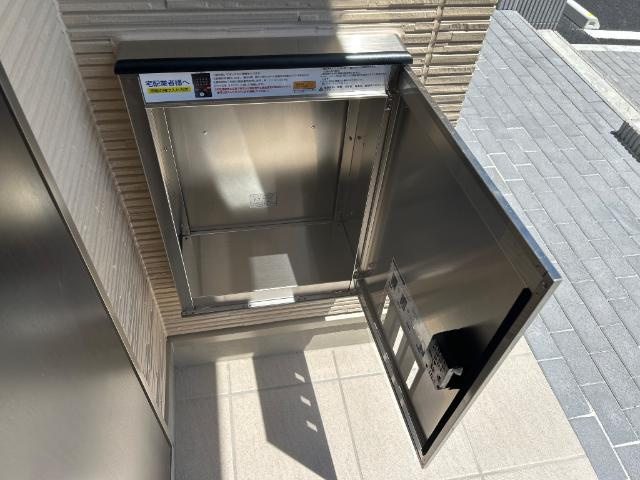 仮）八王子市大谷町アパート新築工事のキッチン|宅配ボックス（イメージ）