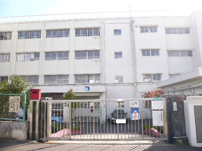 横浜市立羽沢小学校まで700ｍ