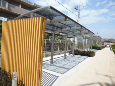 屋根付きの駐輪場