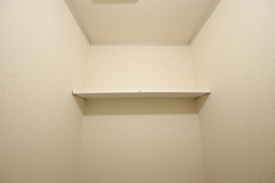 トイレ上部物置
