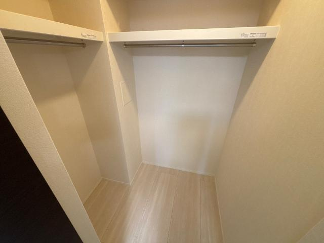 レヴメゾン神山六番館の収納|ウォークインクローゼット（イメージ）