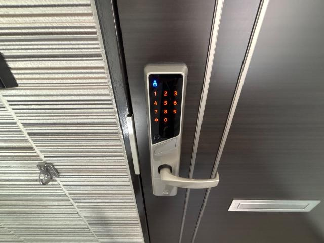 レヴメゾン神山六番館の玄関|電子錠（イメージ）
