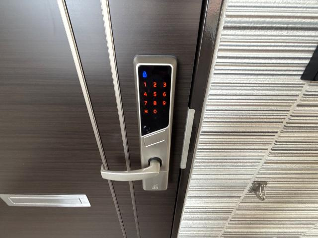 レヴメゾン神山六番館の玄関|電子錠（イメージ）