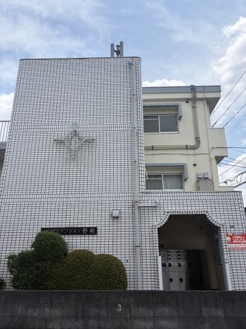グレースマンション野埼の外観|エントランスには宅配ボックスがございます。