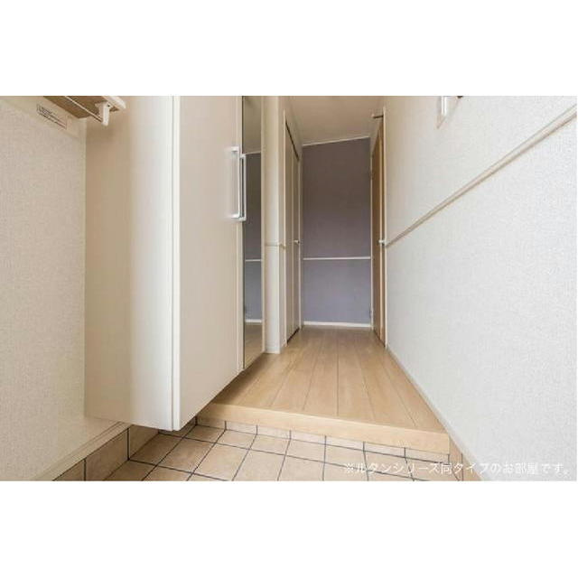 ベル　ファミーユⅡの玄関|同型物件です