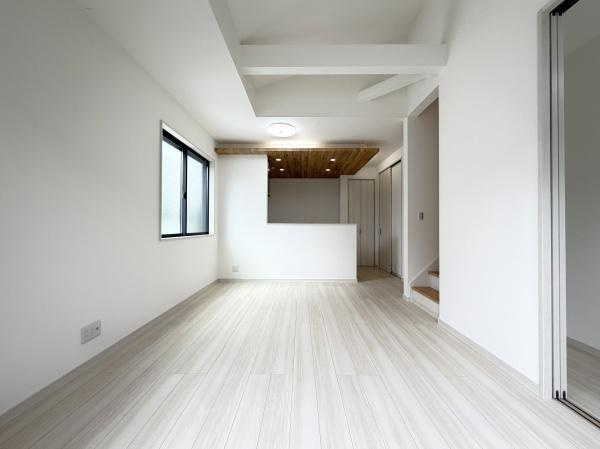 横浜市緑区長津田町の新築一戸建の外観：施工例|同じ施工会社が建築した施工例です。
同仕様物件のご案内もさせていただきます。
※建具・床・壁紙等の色合いや形状は違います。