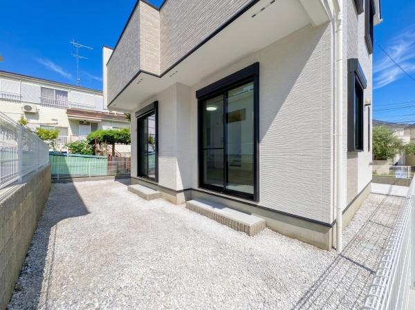 横浜市金沢区釜利谷東７丁目の新築一戸建の庭|お庭もついています！
家庭菜園や、お子様のプールなど、使い方は様々です！