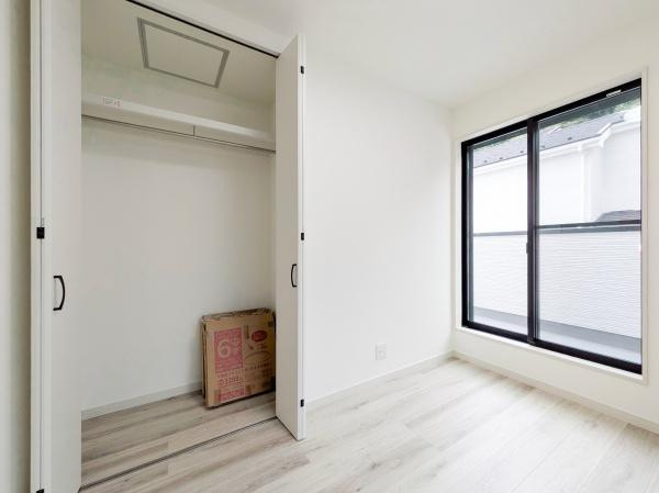 横浜市金沢区釜利谷東７丁目の新築一戸建の収納|クローゼットもあるので収納にも困りません！
荷物が多い方にも安心です。