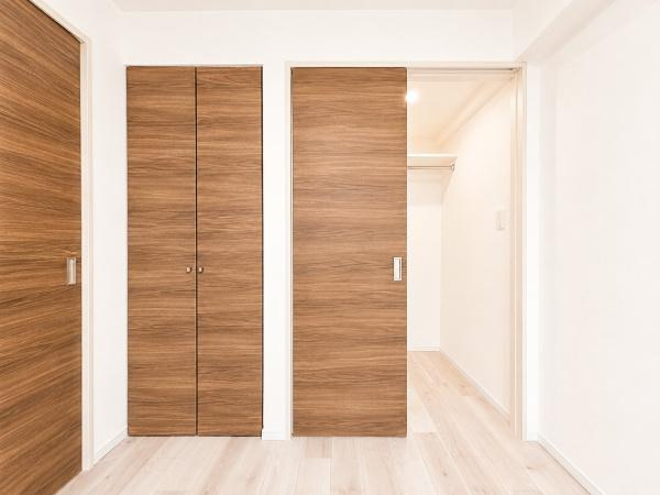 パレステージ片倉町ナチュラコートの収納|WICでお部屋もスッキリと利用できます！
洋服以外にも収納できるのは嬉しいポイント！