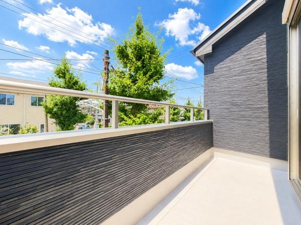 横浜市旭区中沢２丁目の新築一戸建のバルコニー|陽当り良好のバルコニー！
風通しもよく気持ちいいです