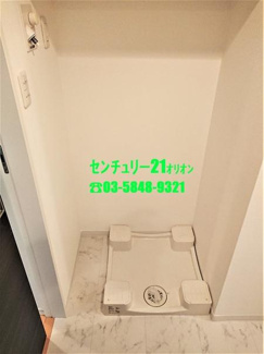 【内装】 | PROUD　FLAT　FUJIMIDAI  | 脱衣スペースにある室内洗濯機置場