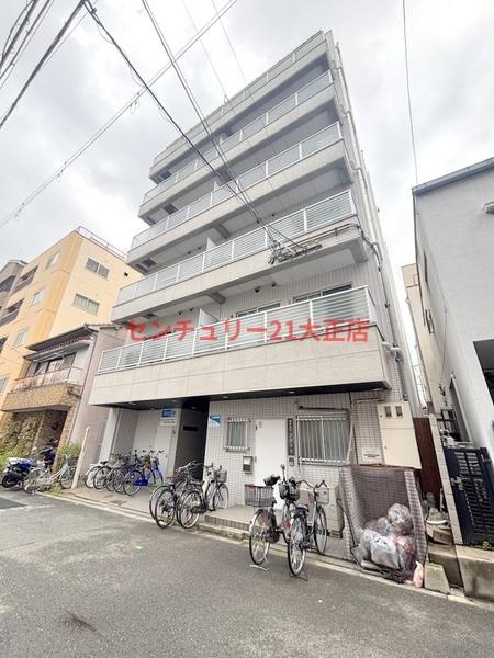 ラビアンローズの駐車場
