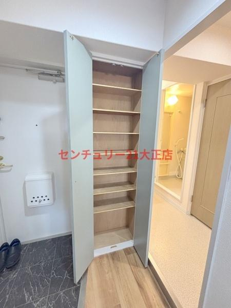 シャトー弁天弐番館の玄関