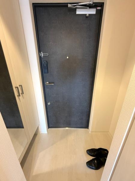 エスリード大阪エヴォルツの玄関