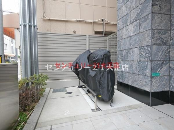 エスリードレジデンス大阪弁天町の駐車場