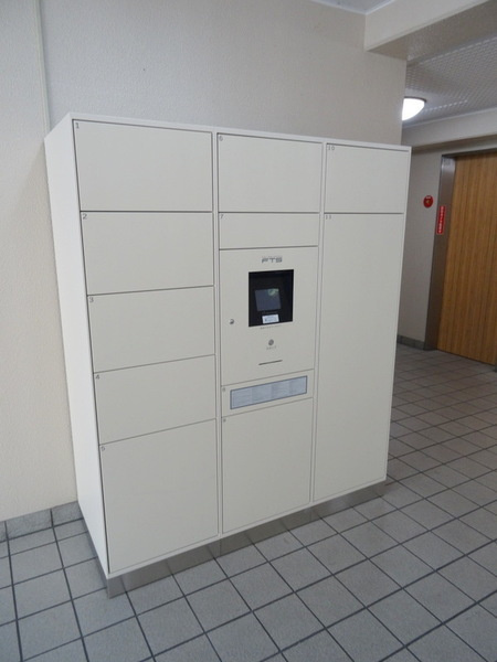 大正メゾンのエントランス|★便利な宅配ＢＯＸ完備★