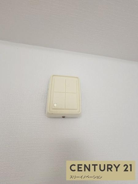 ビバリーヒルズ泉尾の洋室