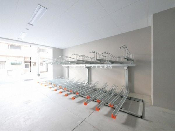 エスリード弁天町グランツの駐車場