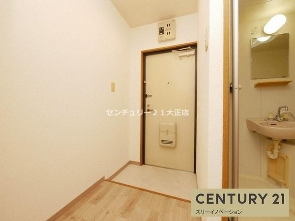 アドラブール西大阪の玄関