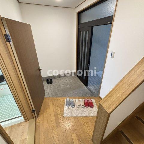 寝屋川市高倉1丁目戸建の玄関