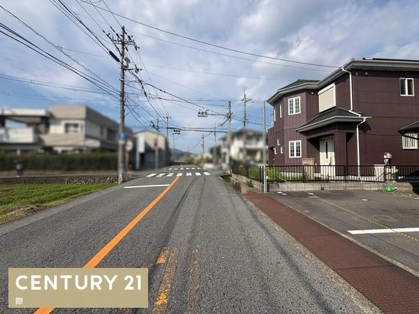 橋本市神野々　中古戸建の前面道路含む現地写真