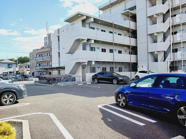 グランシャリオ　清瀬の駐車場