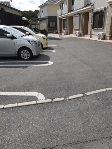 カレントヴィラの駐車場