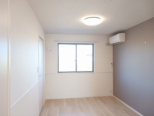 富山市四方北窪のアパートの内装