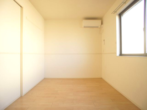【子供部屋】 | ソル・レヴェンテＡ | 清潔感のあるきれいな洋間です♪