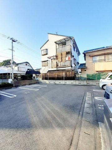 トレスタージュ　Ａの駐車場
