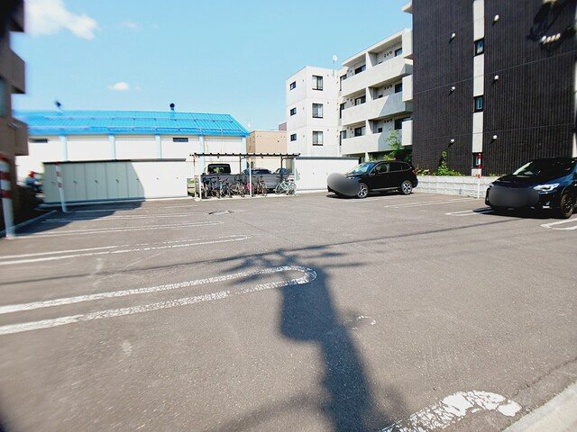 リアライズ東札幌の駐車場