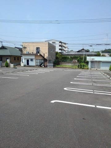 ブランシェ・佐土原Ａの駐車場