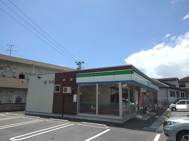 グレイス　ガーデン　Ｄ棟の周辺|ファミリーマート加納バイパス店まで400m