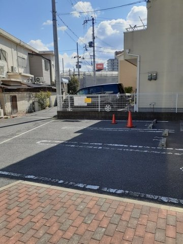 ベル　アルモニー１番館の駐車場