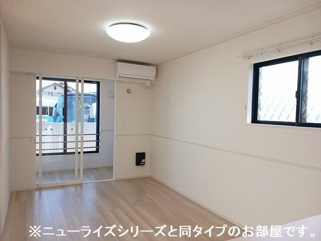 グランソレイユＹの居間・リビング